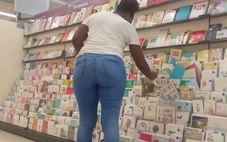 Big Booty African Milf In Jeans. (
