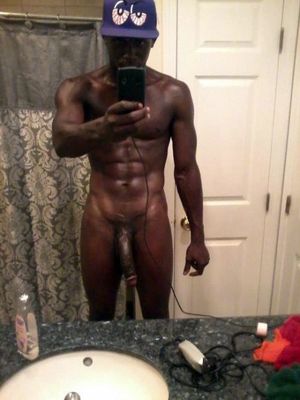 Black hunk shows photos of his 13 inch